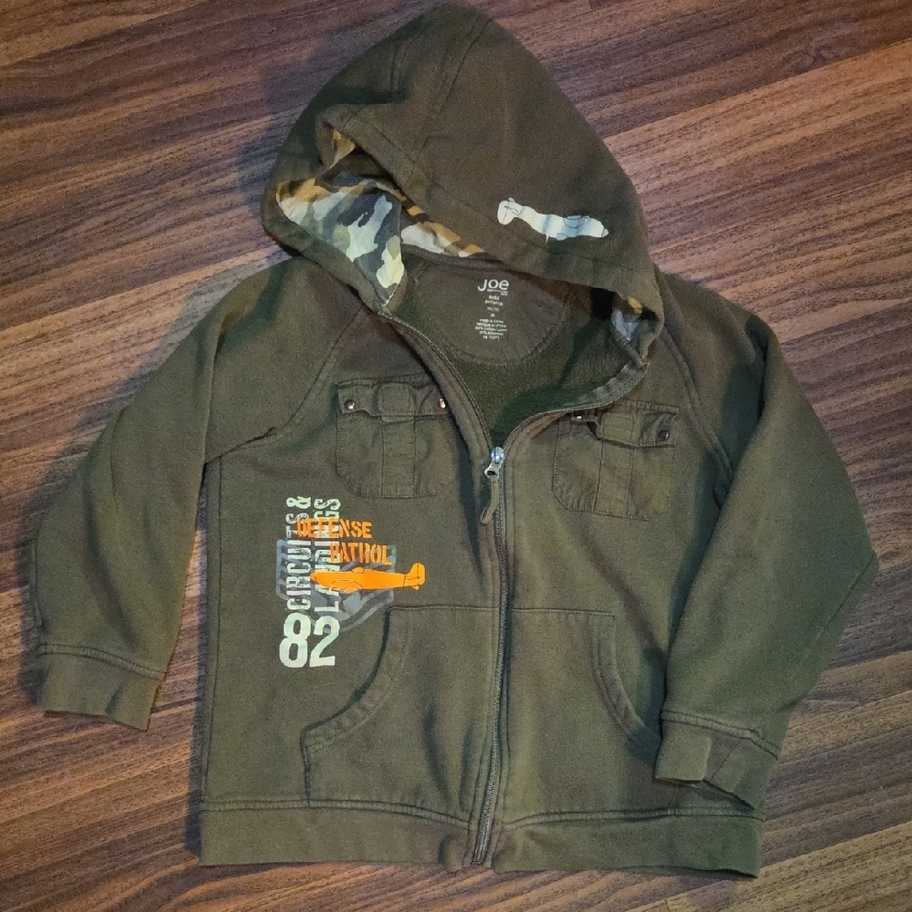 5/$20 Joe Fresh M Olive Green Zip-Up Hoodie with Graphic Design